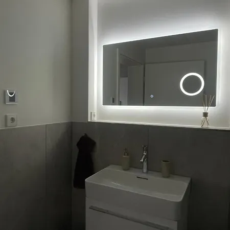 Vollmoebliertes Bahnhof