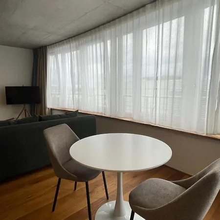 Vollmoebliertes Bahnhof *